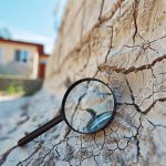 Comment repérer les fissures sur vos murs extérieurs et comment les réparer ?